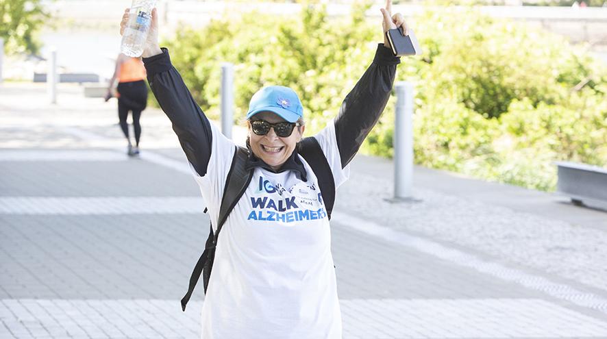 Senior woman walking for the IG Wealth Management Walk for Alzheimer's.